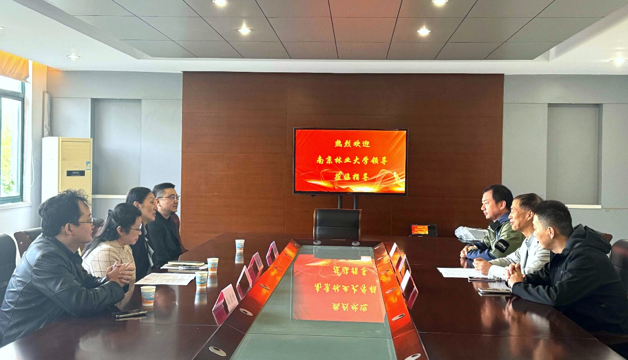 新闻-20251023学院赴润众科技开展访企拓岗和就业基地签约活动-电气孙启鸣1